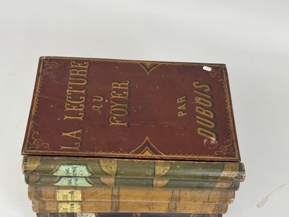LA LECTURE AU FOYER par DUBOIS.
Petit coffre...