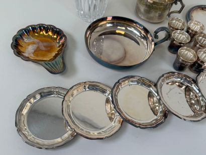 Silver-plated metal lot including :
- glass...