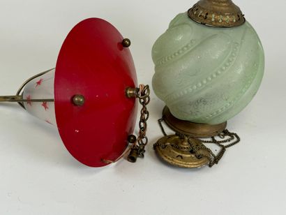 Lot including :
- brass and glass suspension...