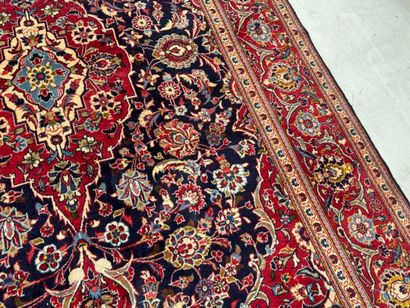 KACHAN, XXe.
Important tapis en laine nouée...