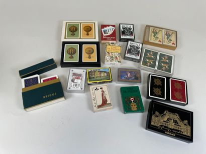 Important lot de jeux de cartes dont Sénat,...