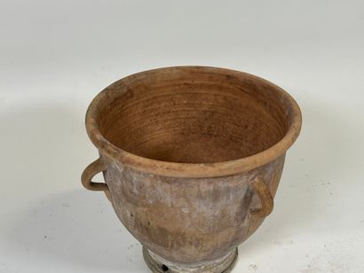 Important cache-pot ou jardinière en terre...