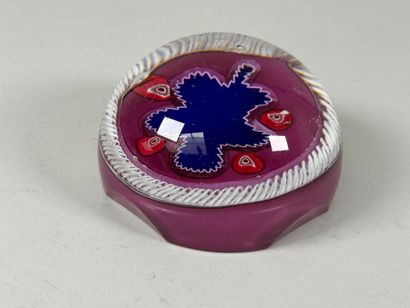 Sulfuric paperweight ball in colored glass...