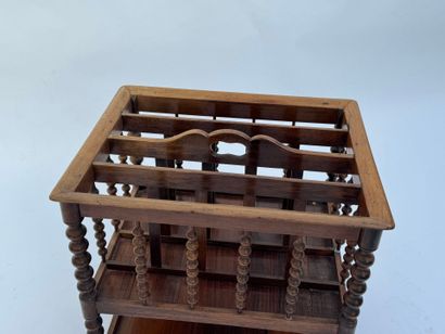 Petit casier à musique en bois exotique,...