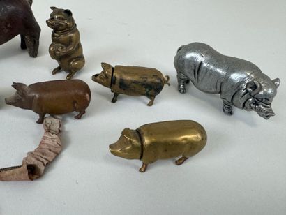 Petite collection de cochons à décor de porte...