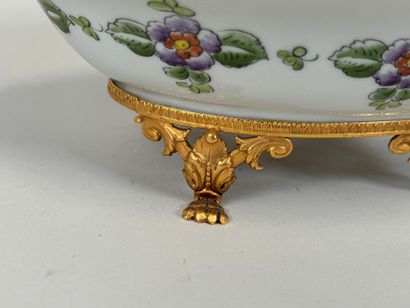 Ceramic bowl with two handles, polychrome...