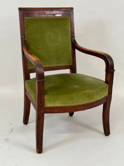 Wooden armchair, green velvet upholstery.
91...