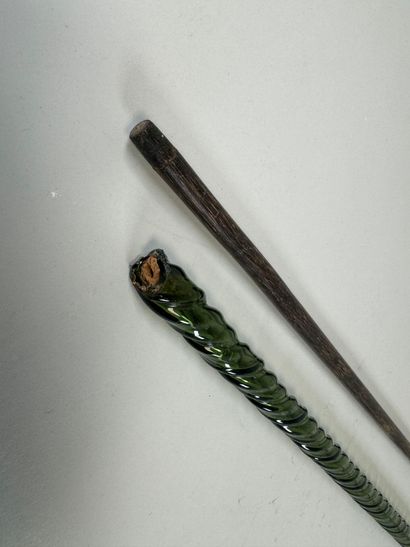 Lot :
- Wooden cane, the pommel probably...