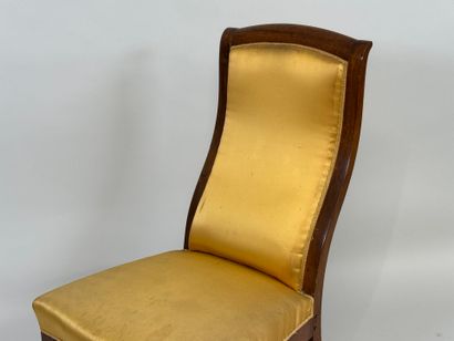 Chauffeuse in mahogany, yellow silk upholstery,...