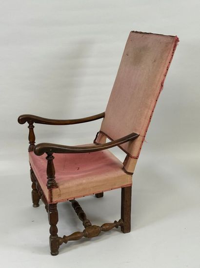 Chaise en bois tourné, le dossier plat et...