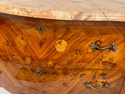 Curved chest of drawers in wood and veneer,...