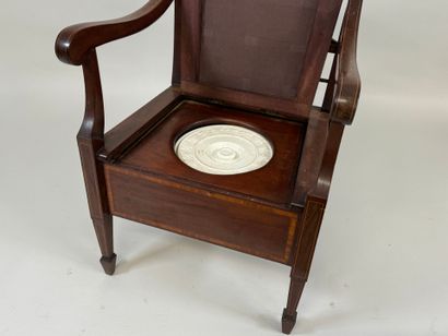 Fauteuil d'aisance en acajou et filets de...