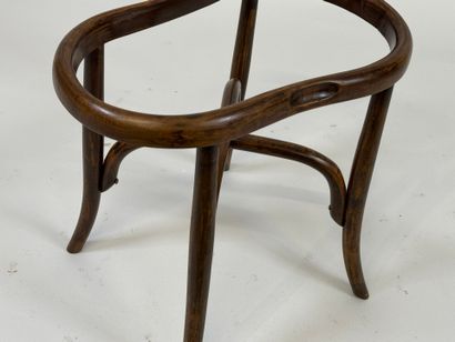 THONET, dans le goût de.
Bidet en bois tourné,...