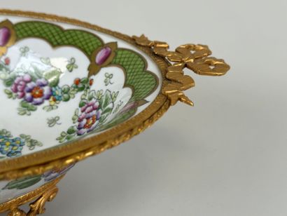 Ceramic bowl with two handles, polychrome...