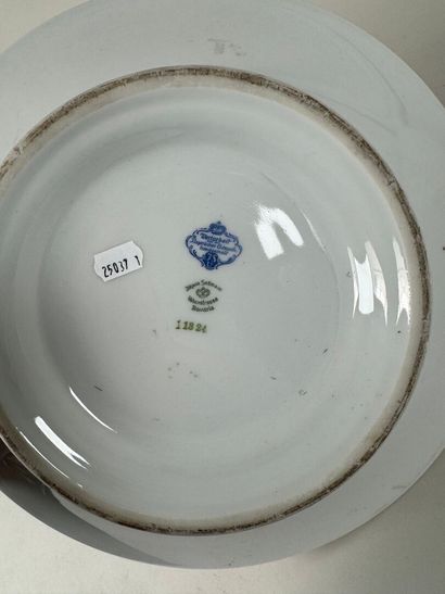 JOHANN SETTMANN.
Coupe sur talon en porcelaine...