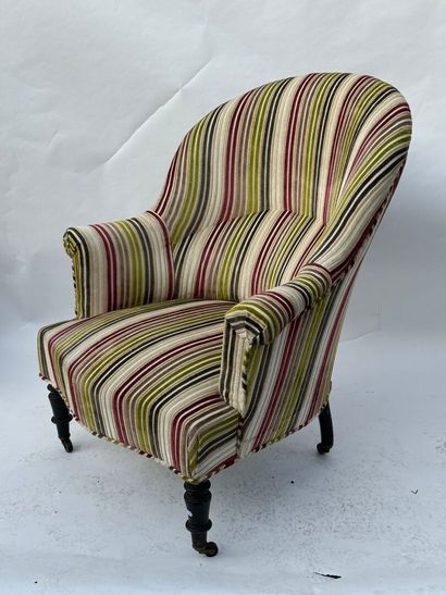 Fauteuil confortable, les pieds en bois noirci.
XIXe.
94...