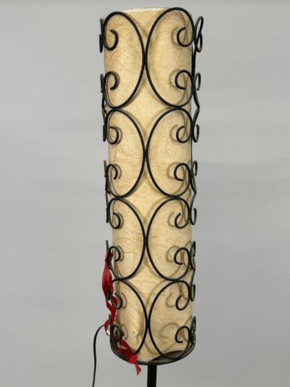 Metal floor lamp, circular cast-iron base.
Electrified.
H....