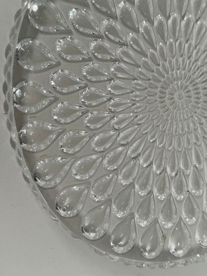 BACCARAT, France.
Dessous de plat en cristal...