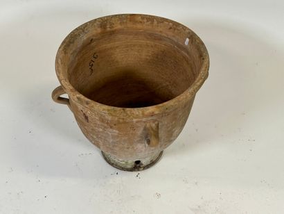 Important cache-pot ou jardinière en terre...