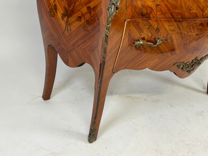 Curved chest of drawers in wood and veneer,...