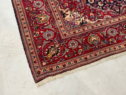 KACHAN, XXe.
Important tapis en laine nouée...