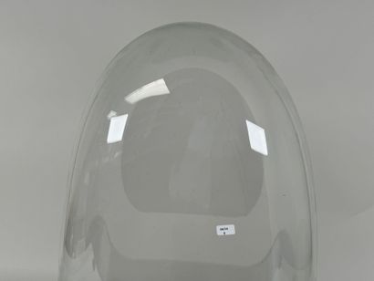 Important globe de verre bombé, le socle...