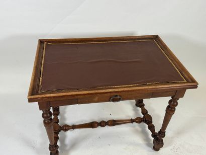 Table cabaret en bois tourné, ouvrant par...