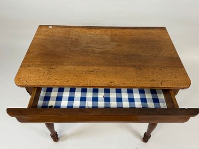 Petit bureau en bois mouluré et tourné, ouvrant...