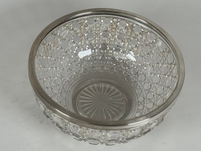 BACCARAT.
Coupe circulaire en cristal à décor...