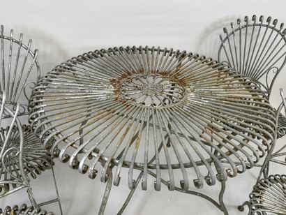 Salon de jardin en métal laqué comprenant...