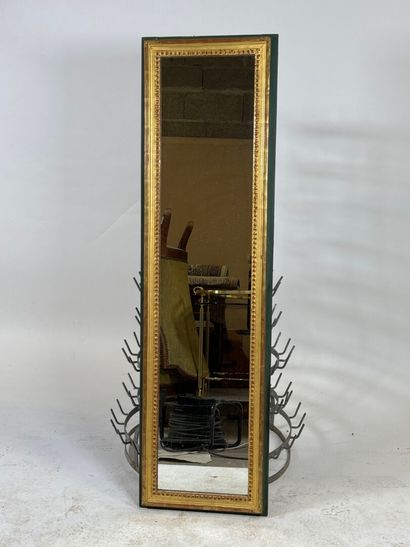 Miroir rectangulaire en bois doré et laqué...