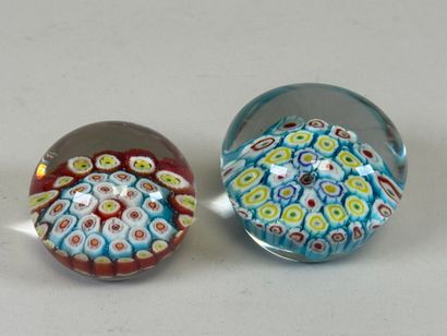 Lot de deux boules sulfure presse-papier...