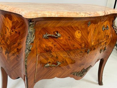 Curved chest of drawers in wood and veneer,...