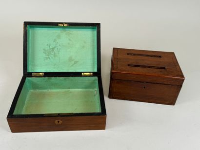 Deux coffrets rectangulaires en placage d'acajou...