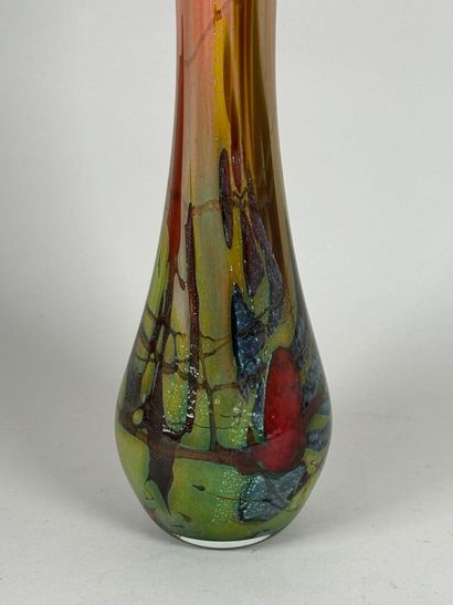 MURANO, XXe.
Vase en verre coloré à décor...