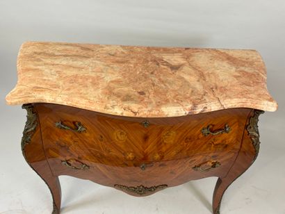 Curved chest of drawers in wood and veneer,...