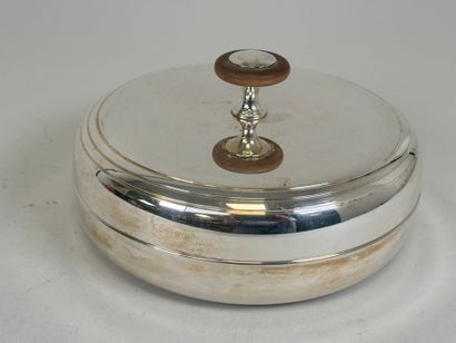 Légumier circulaire couvert à décor de filets,...