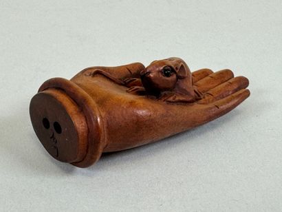 JAPON, XXe.
Netsuke en bois sculpté figurant...