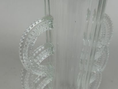 VERLYS, FRANCE.
Vase en verre fuselé, les...