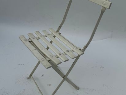 Chaise d'enfant pliante en fer forgé laquée...