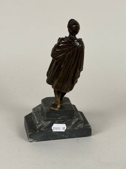 20th century school.
Antique figure.
Bronze...
