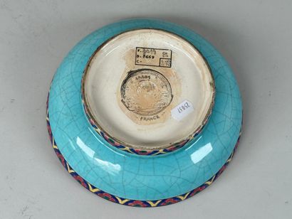 Émaux de LONGWY.
Coupe talon en faïence polychrome...