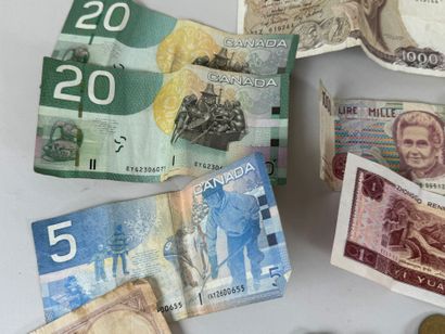 Lot de monnaies en vrac et billets ancie...