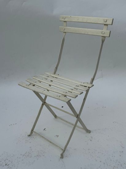Chaise d'enfant pliante en fer forgé laquée...