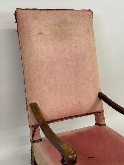Chaise en bois tourné, le dossier plat et...