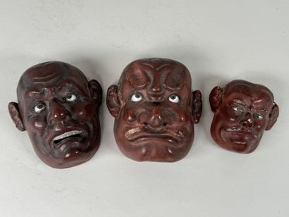 JAPON, XXe.
Ensemble de trois masques miniatures...