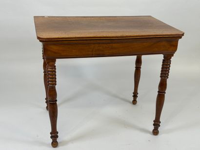 Petit bureau en bois mouluré et tourné, ouvrant...