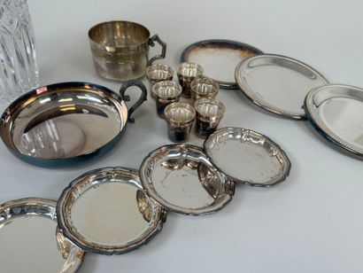 Silver-plated metal lot including :
- glass...