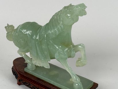 ASIE, XXe.
Cheval en jade reposant sur son...