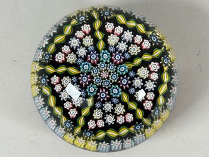 Boule sulfure presse-papier en verre coloré...